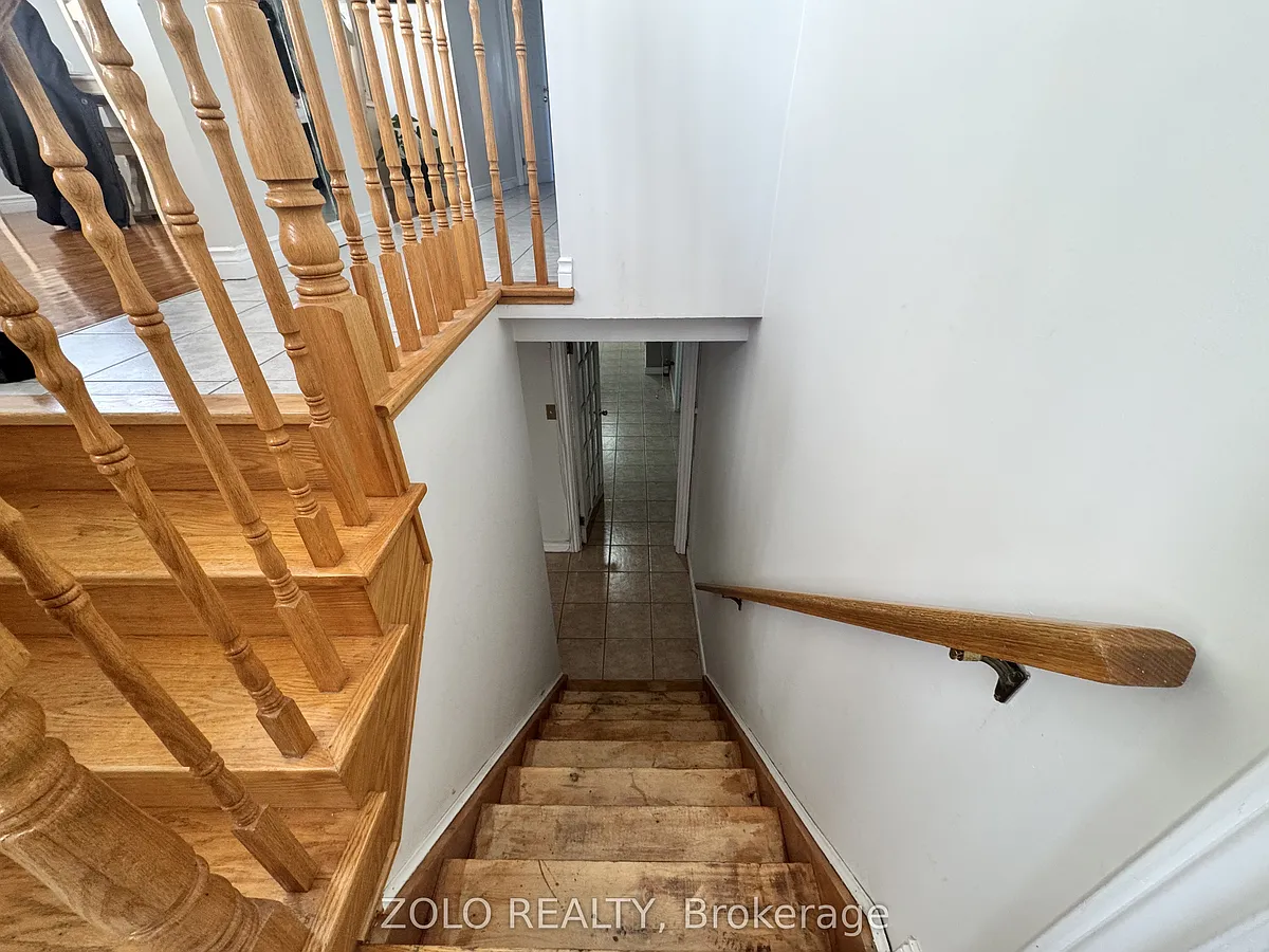 Building Photo - 59 Colin Cres #BASEMENT