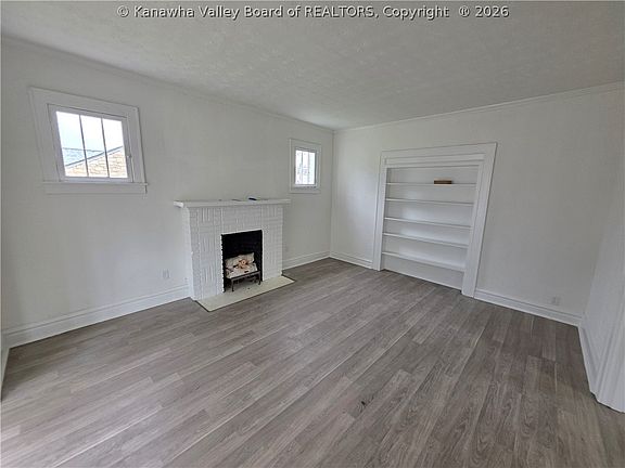 3rd image of 3007 Merrill Ave