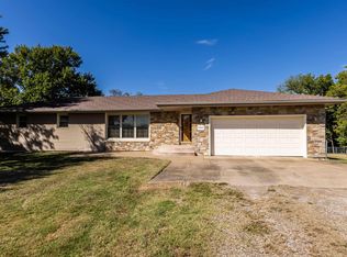 5945 NW Brickyard Rd, Topeka, KS 66618