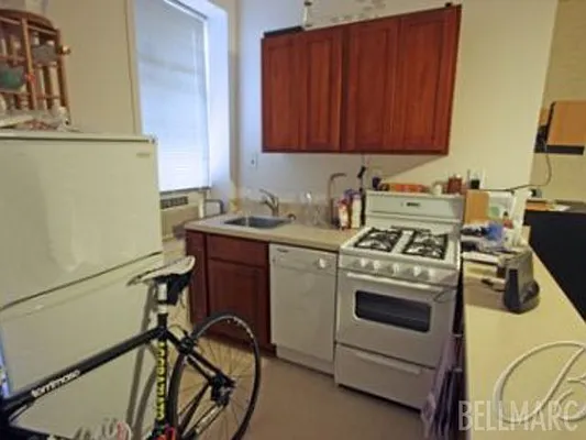 Rented by Bellmarc Realty | media 20