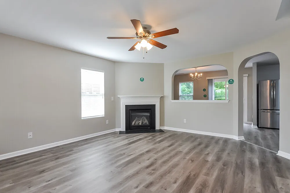3 bed, 2.5 bath, 2020 sqft, $2,130 — Photo 4