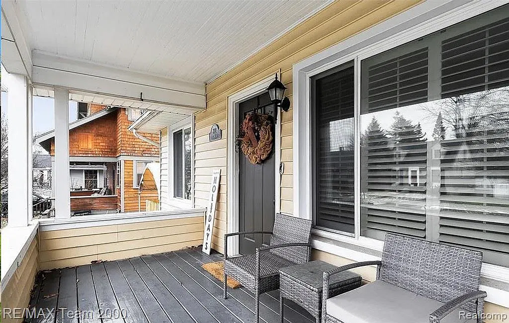 3 bed, 2.0 bath, 1850 sqft, $2,995 — Photo 2
