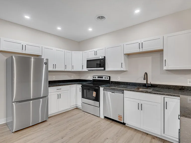 400 N Main St #203 — Photo 8
