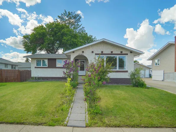 13524 26th St NW, Edmonton, AB T5A 3W1