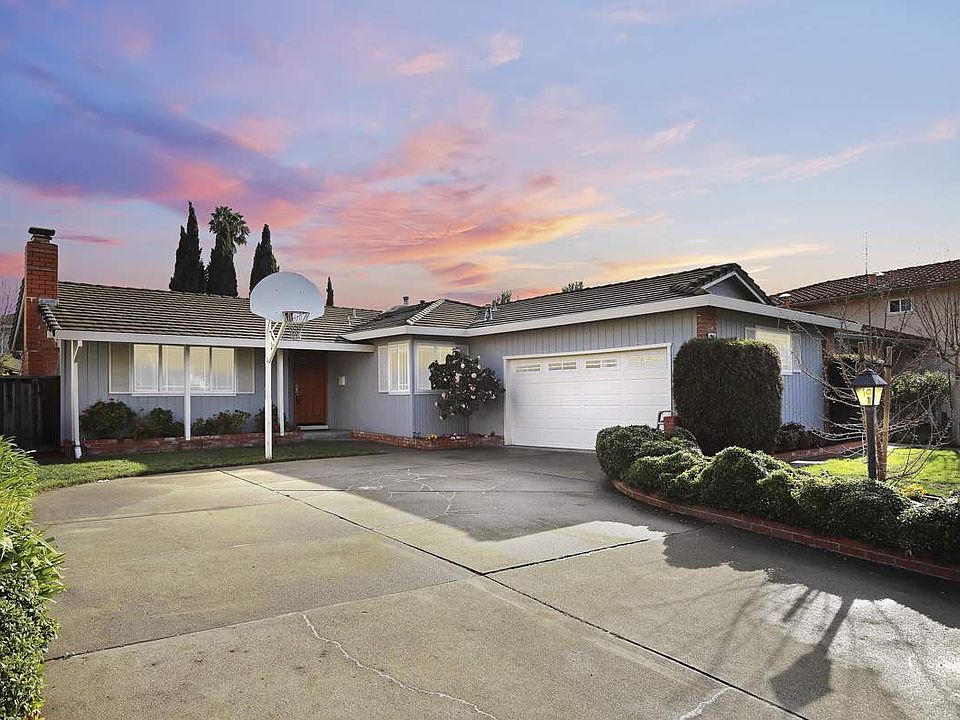 2nd image of 40153 San Carlos Pl