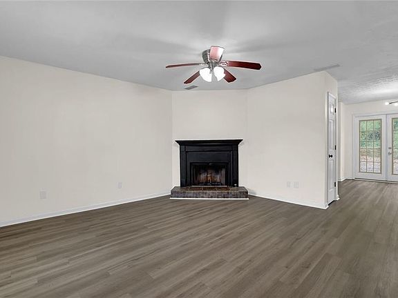 5th image of 1557 Springleaf Ct SE