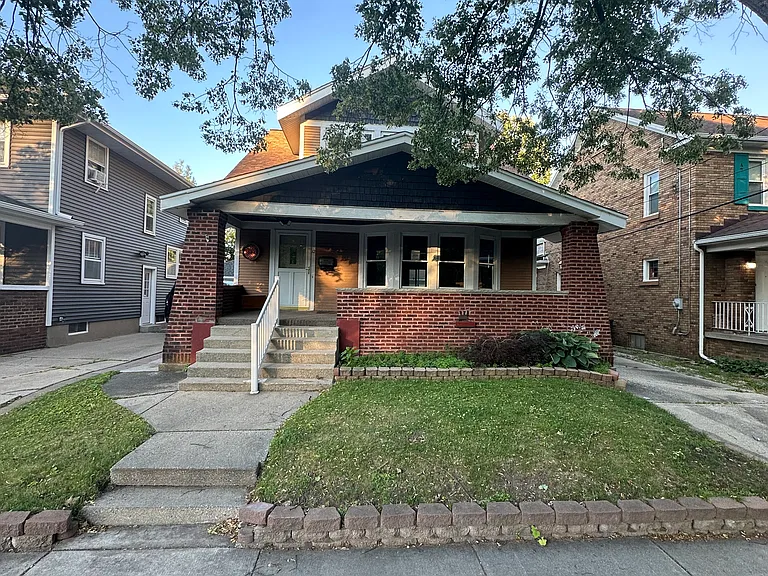 12 Valley Ave SW — Photo 1