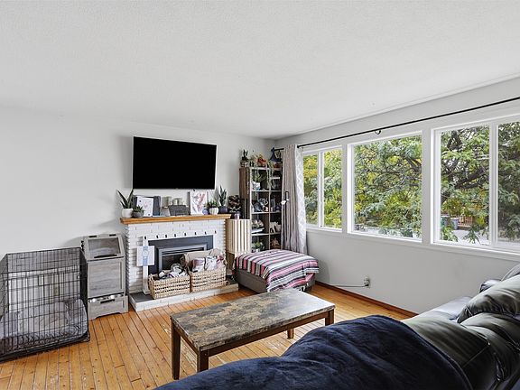 4th image of 211 Fort Ave