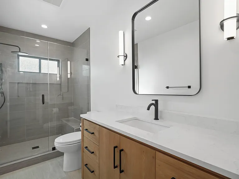 1707 S Vineyard Ave — Photo 11