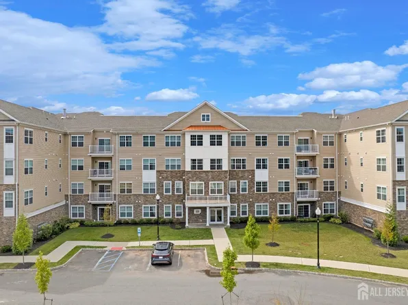 743 Lorhan Dr, Piscataway, NJ 08854