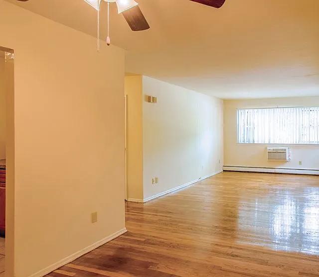 Valley Manor Apartments — Photo 8