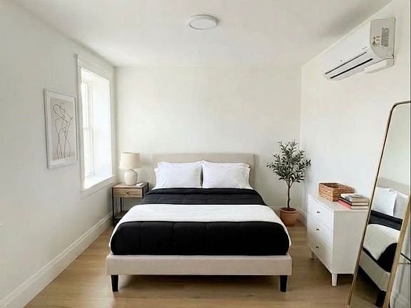 4th image of 307 Harvard St #104