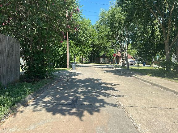 5th image of 903 Moore St