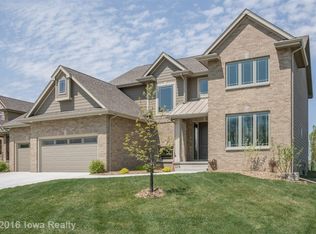 16005 Hickory Ln, Urbandale, IA 50323
