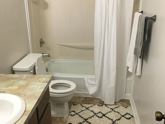 3rd image of 524 Claremont Ct