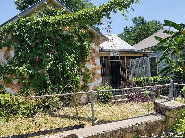 1st image of 1523 El Paso St