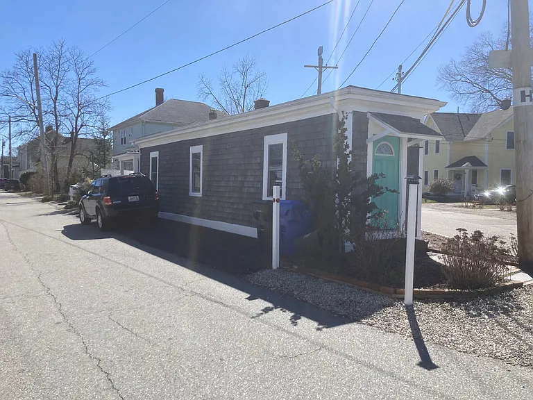 10 Narragansett Ave — Photo 11