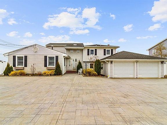 3rd image of 292 Cambourne Dr
