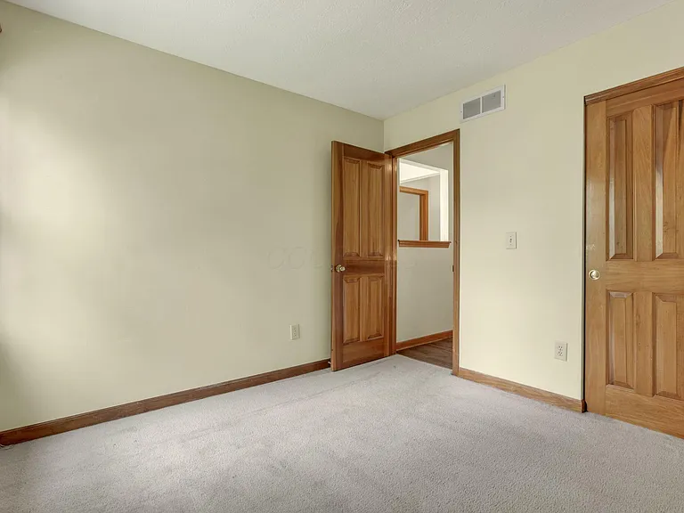 7641 Finbarr Ct — Photo 21