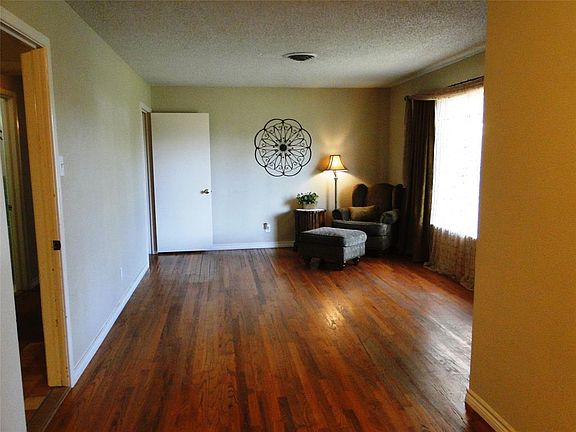 4th image of 2005 W Way Ave
