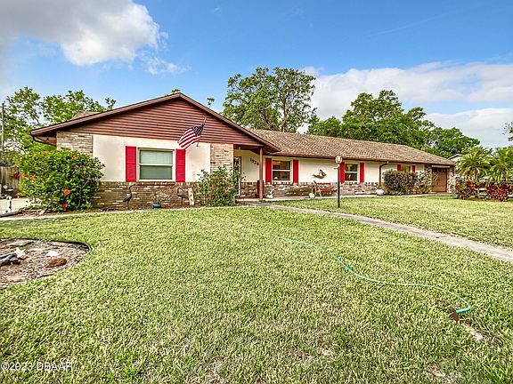 2nd image of 1928 Travelers Palm Dr