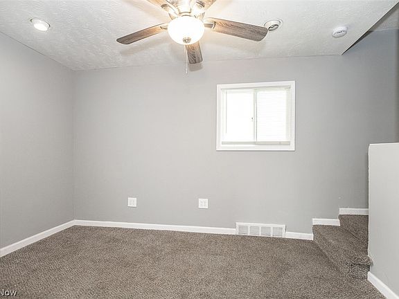 5th image of 13814 Durkee Ave