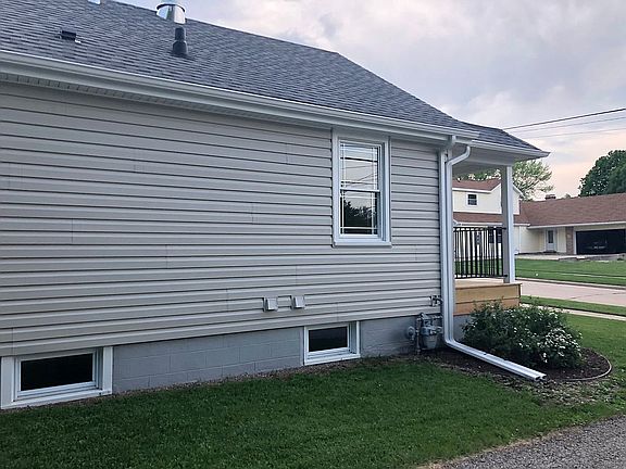 5th image of 115 W Florence St