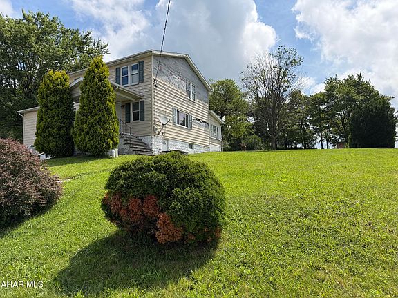 3rd image of 922 Middle St