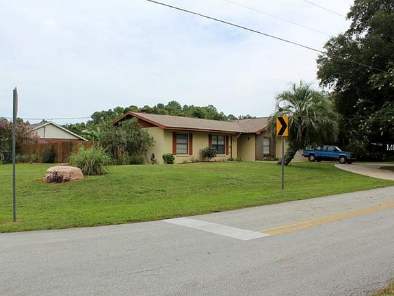 3rd image of 2402 E Lake Dr