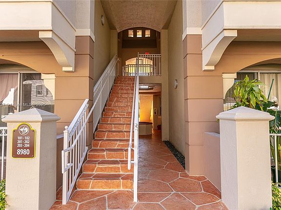 3rd image of 8980 W Flagler St APT 204