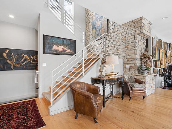 5th image of 2864 Irving Ave S