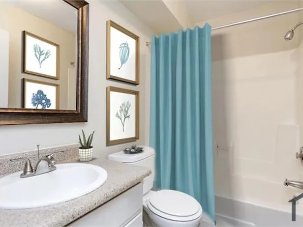 9118 W Grantosa Dr #4, Milwaukee, WI 53225