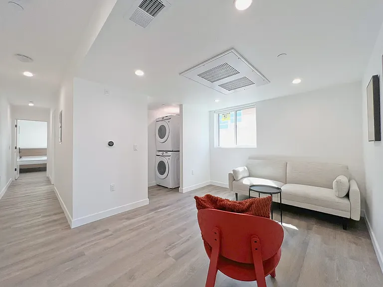1368 W 35th St #8 — Photo 9