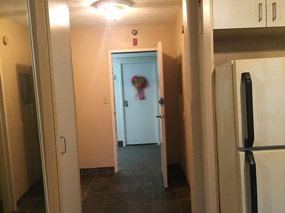 5th image of 224 E Garden St APT 210