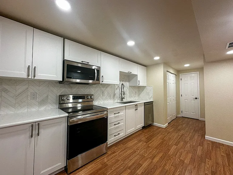 7856 Stonedale Dr — Photo 59
