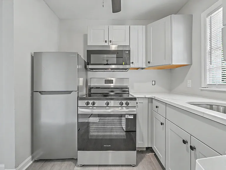 119 Drake St #D — Photo 6