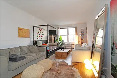 Rented by Century 21 Metropolitan