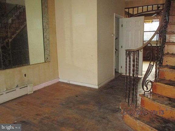 2nd image of 2011 S Hutchinson St