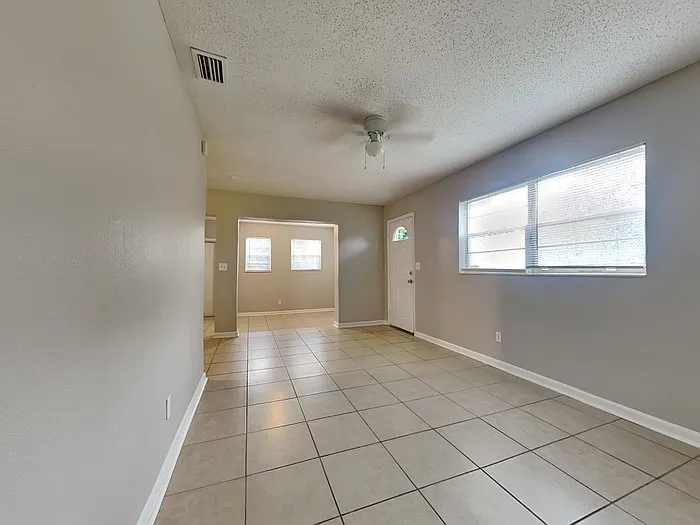 3 bed, 1.0 bath, 1318 sqft, $1,795 — Photo 4