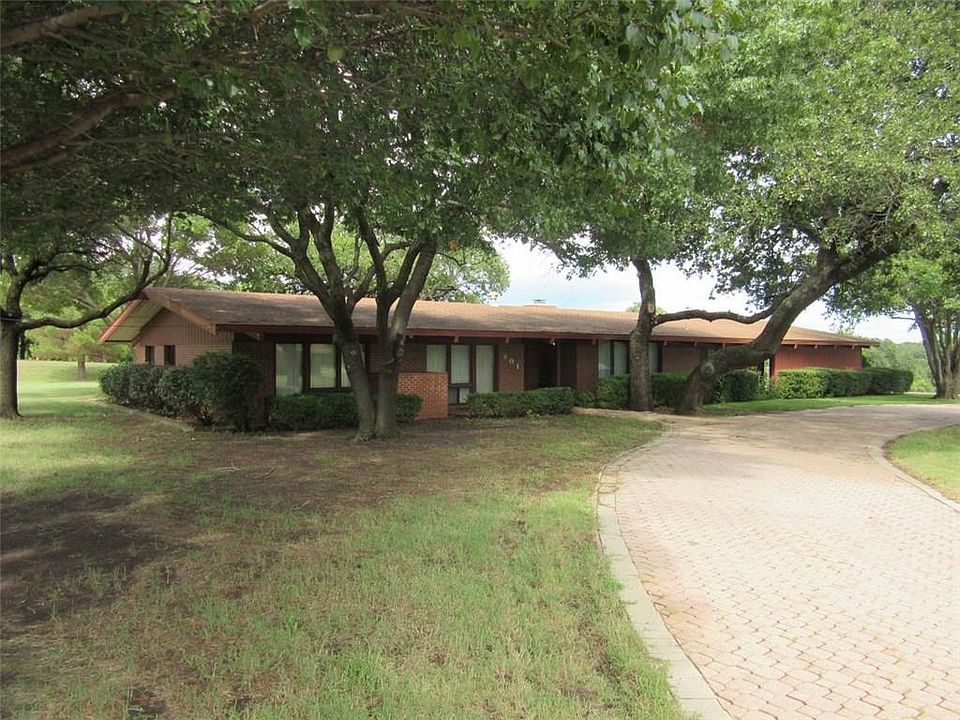 1st image of 901 Bennett Dr