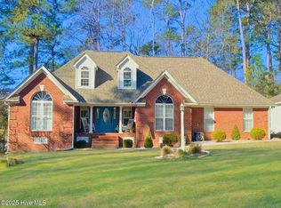 6804 Riverrun Dr, Elm City, NC 27822
