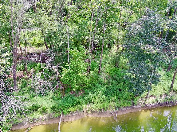 4th image of Crestwood Dr