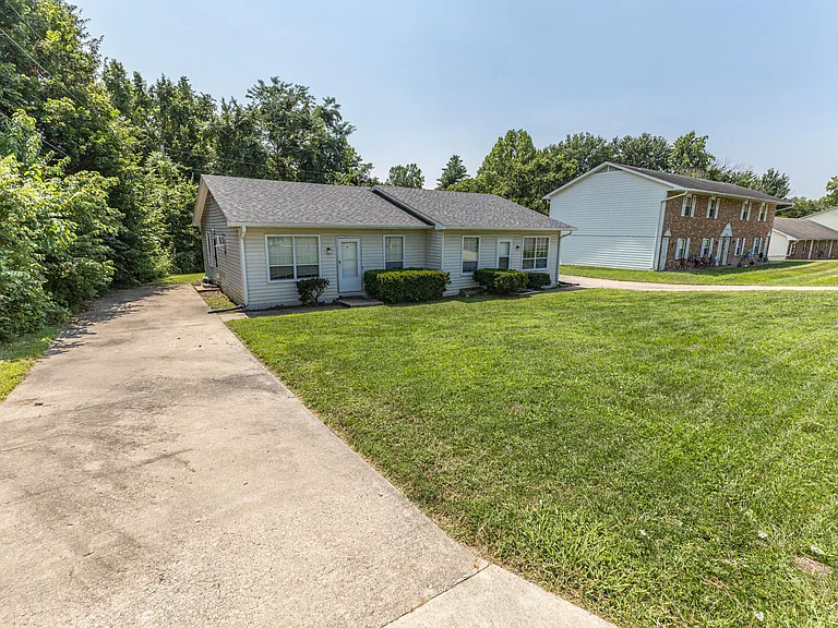 1600 W Amos Dr #B — Photo 3