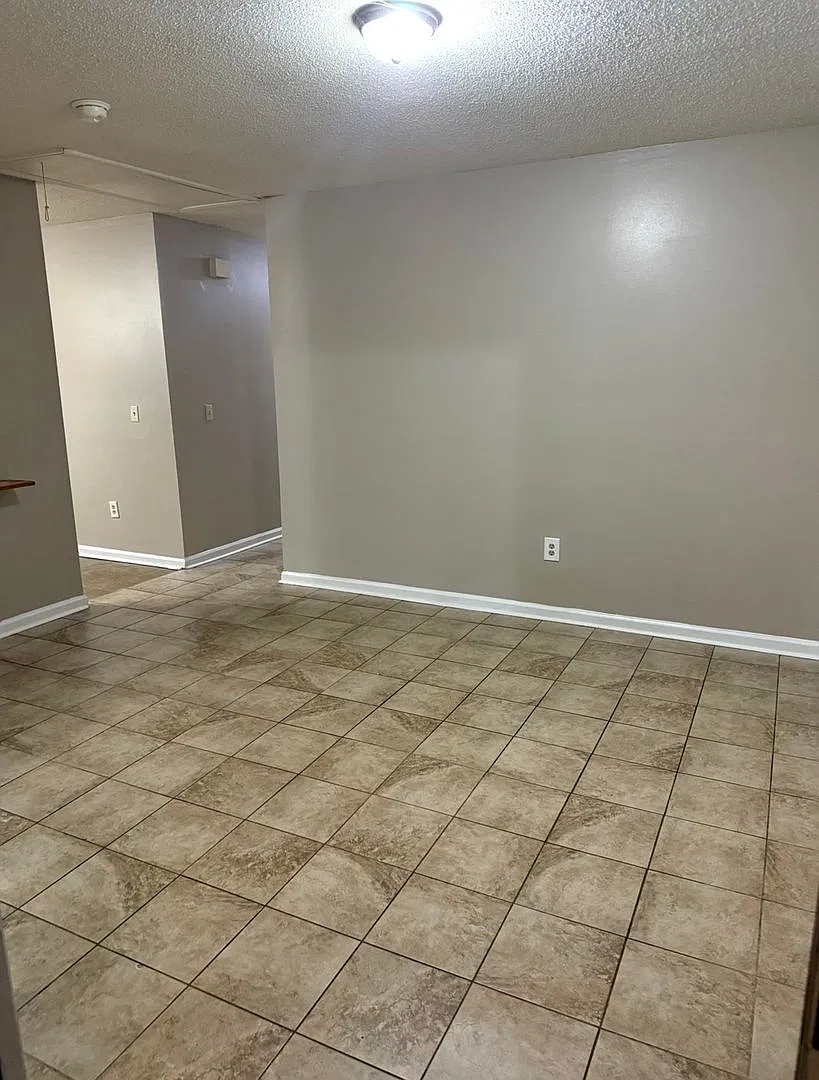The Ellis — Photo 3