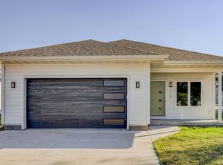 828 W Vandeveer St, Taylorville, IL 62568
