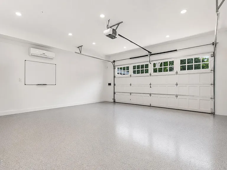 10331 Valley Spring Ln — Photo 35