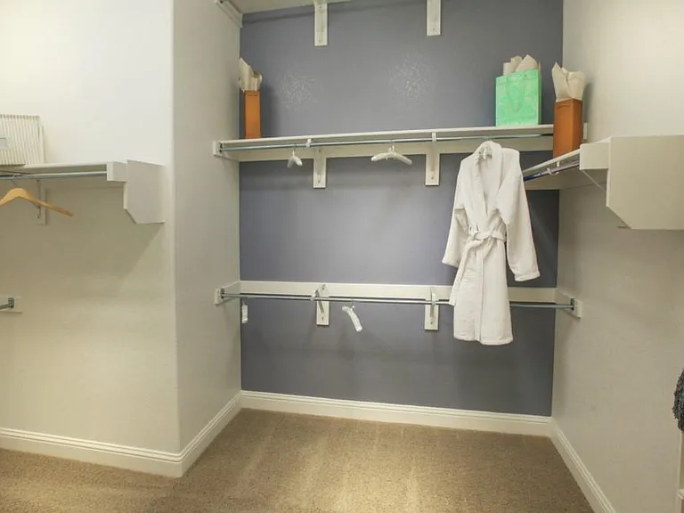 814 Calcot Dr — Photo 14