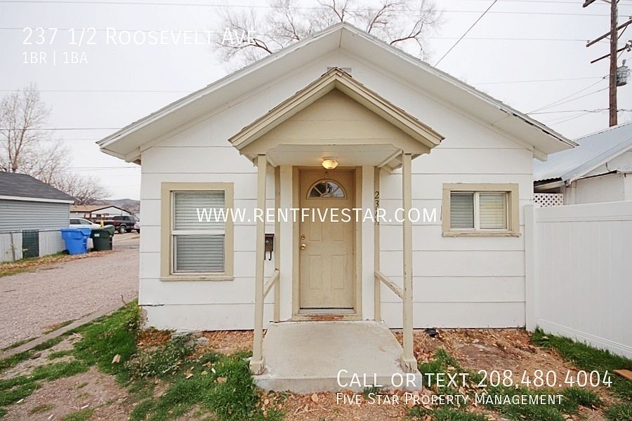 1st image of 237 1/2 Roosevelt Ave
