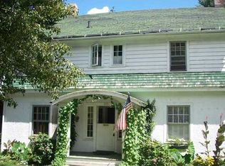 350 Grand St, Westbury, NY 11590