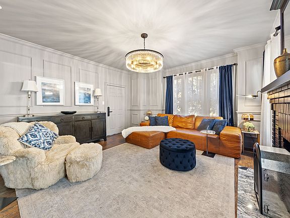 5th image of 4902 Worth St #101